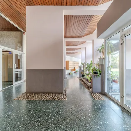 Appartamento Spacious For 8 People - Grand Clement Bron
