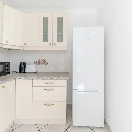 Spacious For 8 People - Grand Clement Bron