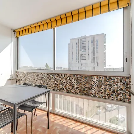 Spacious For 8 People - Grand Clement Apartment